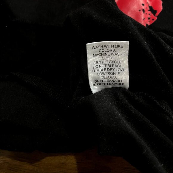 Shein Curve OXL Black Top With Red Lips Print - Picture 2 of 7